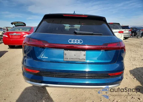 2019 Audi E-Tron Premium Plus z USA, uszkodzony, nr VIN WA1LABGE5KB020950